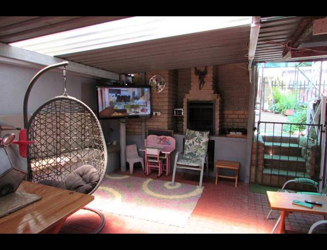 6 BEDROOM HOUSE FOR SALE IN WHITE RIVER EXT 3